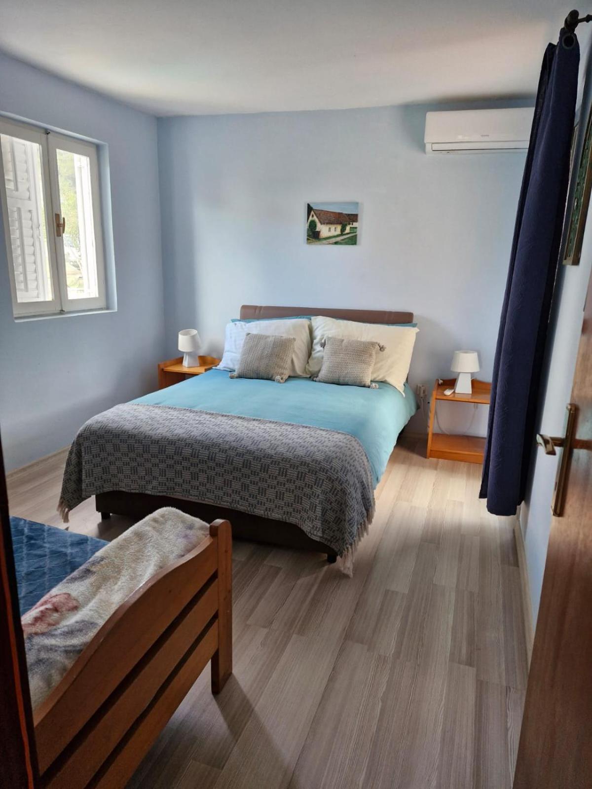 Apartment Bunjo'S Beach House Trogir Extérieur photo